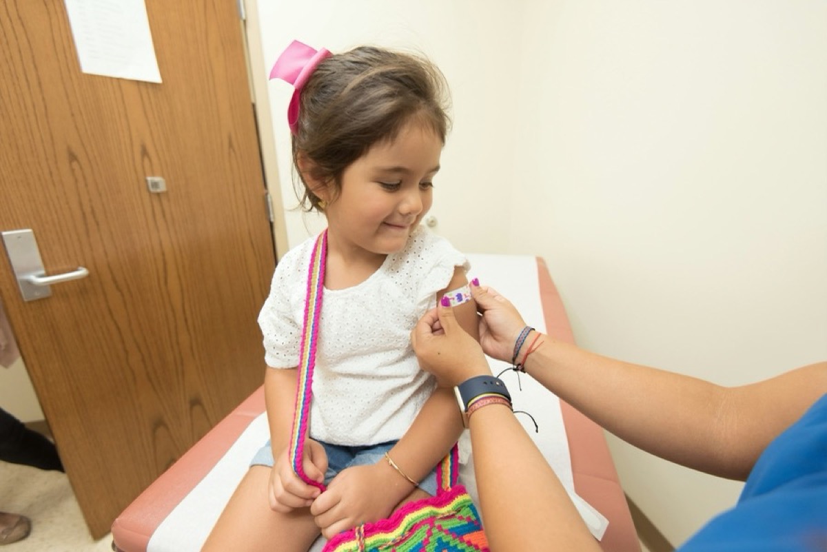 A child at the paediatrician, whose allergy went straight to the emergency card
